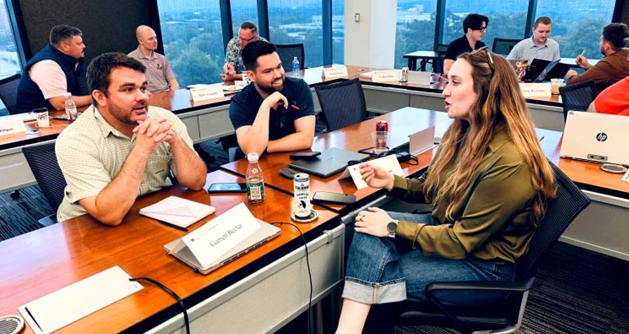 https://walton.uark.edu/graduate-programs/mba-masters-degree-program/blog/images/week4_walton_mba_leadership_913x485_72dpi.jpg