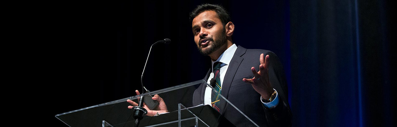 Photo of Speaker Presenting at Arkansas Economics Event