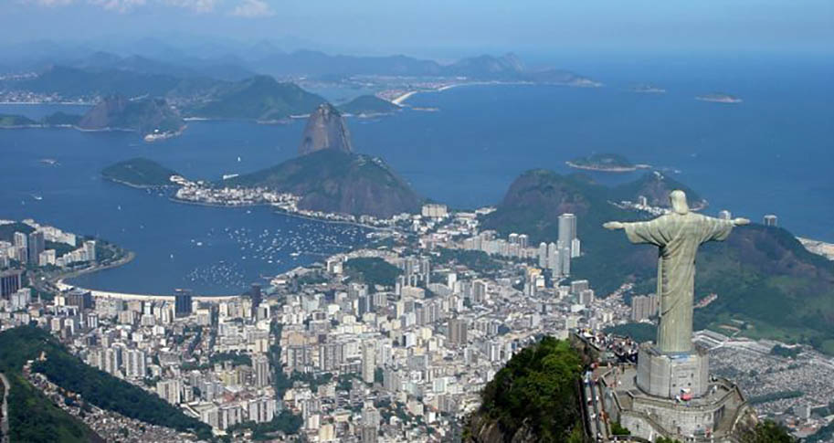 https://walton.uark.edu/news/images/migrated/Rio_de_Janeiro_Helicoptero_47_Feb_2006-672x372-7798358.jpg