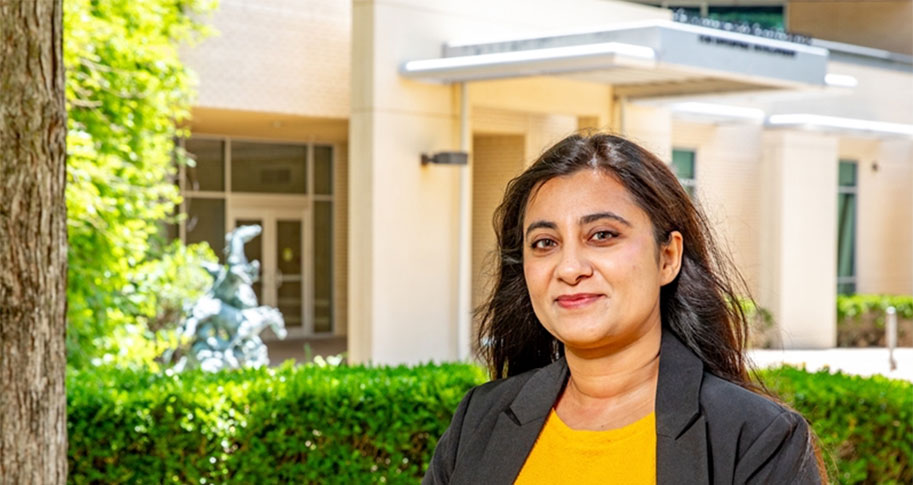https://walton.uark.edu/news/posts/images/Dhruvi-Bhatt-2025-07-23.jpg