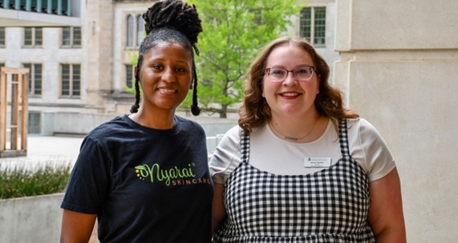 https://walton.uark.edu/news/posts/images/business_librarian-helps-student-grow-skincare-brand.jpg