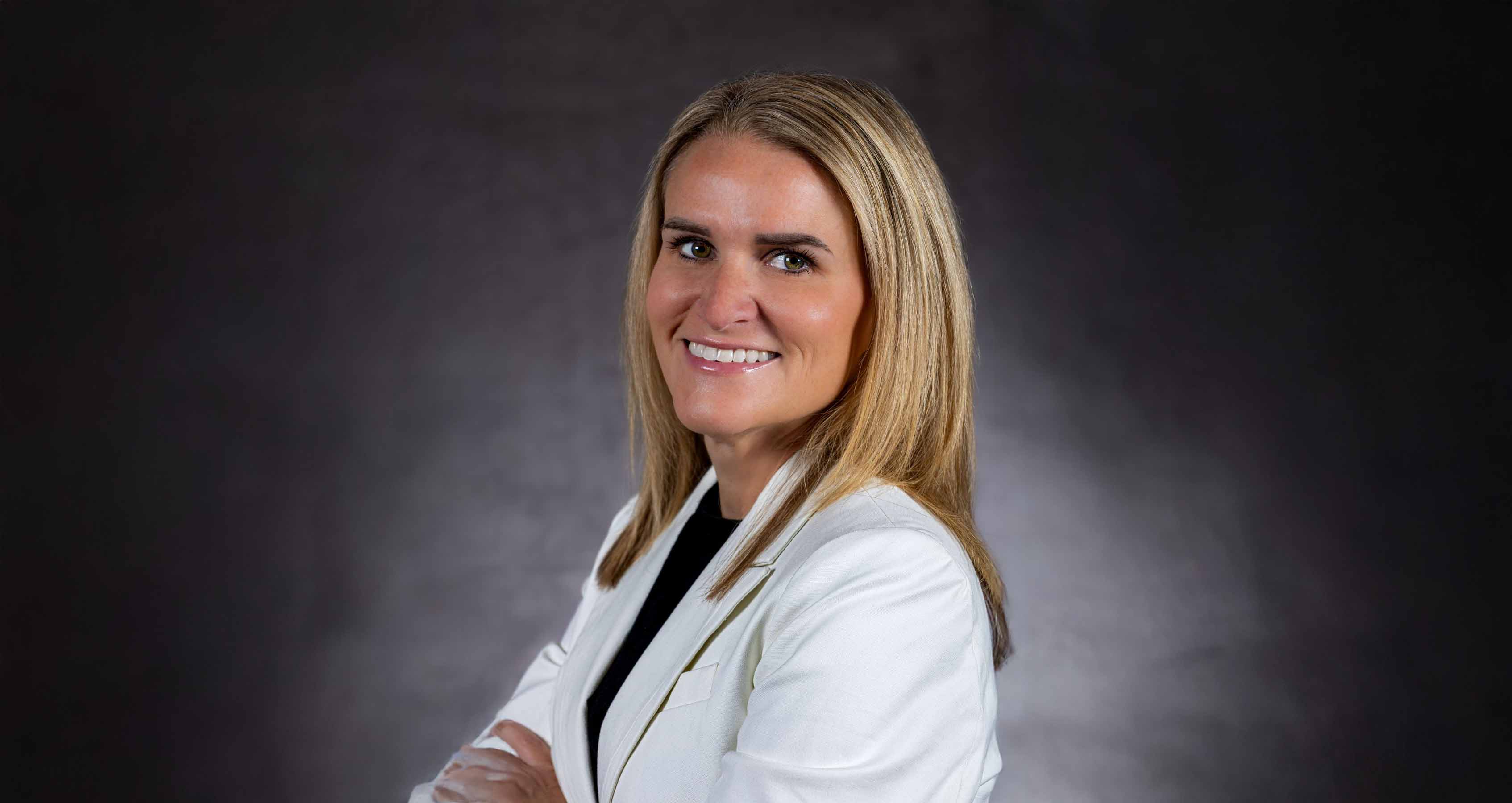 https://walton.uark.edu/news/posts/images/student-spotlight-leslie-traweek.jpg
