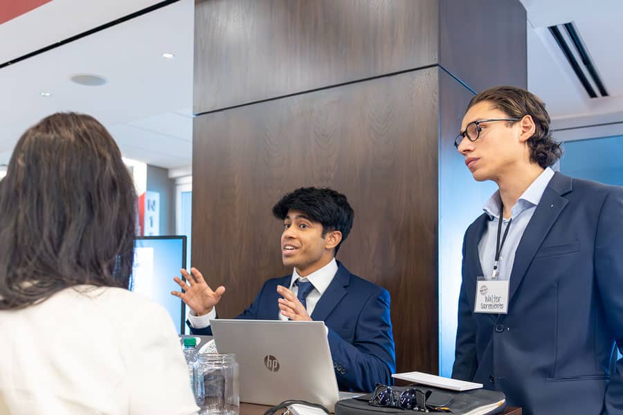 OEI Startup Expo students presenting